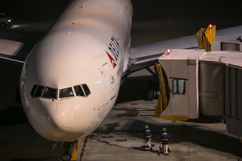 - - Delta Air Lines Boeing 777-200