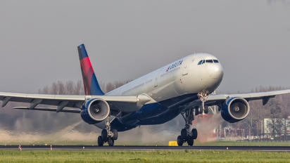 N815NW - Delta Air Lines Airbus A330-300