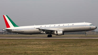 EI-IXI - Alitalia Airbus A321