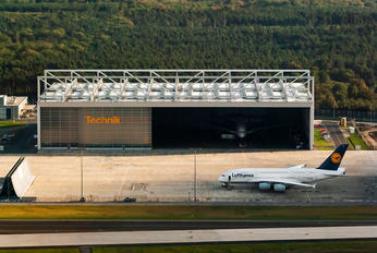 - - - Airport Overview - Airport Overview - Hangar