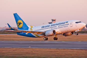 UR-GAW - Ukraine International Airlines Boeing 737-500
