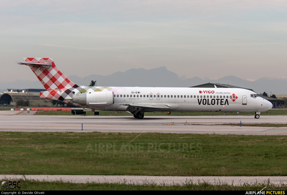 Volotea Airlines EI-EWI aircraft at Verona - Villafranca