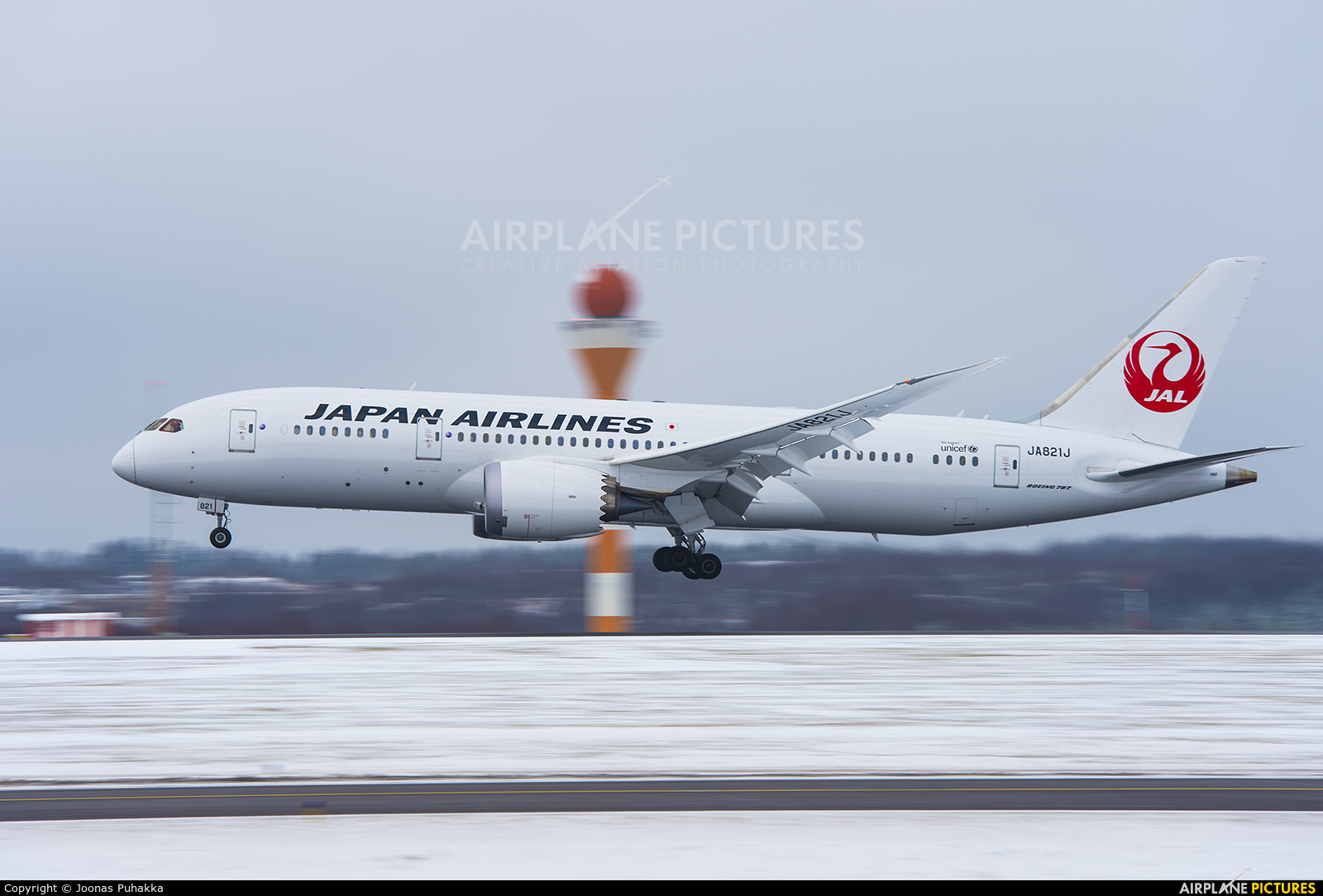 JAL - Japan Airlines JA821J aircraft at Helsinki - Vantaa