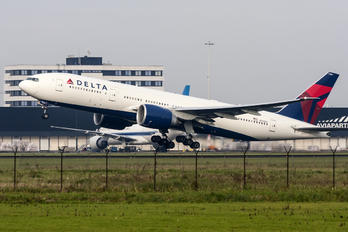 N704DK - Delta Air Lines Boeing 777-200LR