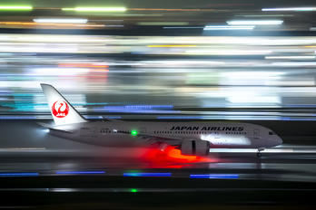 JA832J - JAL - Japan Airlines Boeing 787-8 Dreamliner