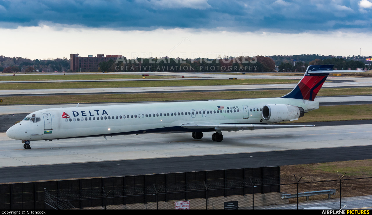 Delta Air Lines N956DN aircraft at Atlanta - Hartsfield-Jackson Intl