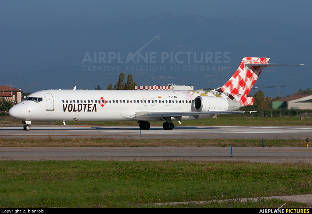 Volotea Airlines EI-EXB aircraft at Verona - Villafranca
