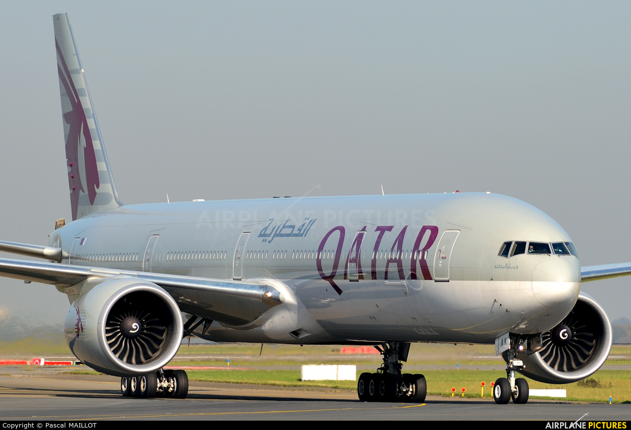 Qatar Airways A7-BAX aircraft at Paris - Charles de Gaulle