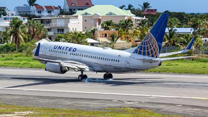 N23707 - United Airlines Boeing 737-700