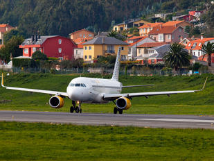 EC-MBT - Vueling Airlines Airbus A320
