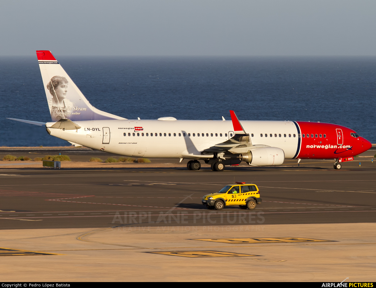Norwegian Air Shuttle LN-DYL aircraft at Fuerteventura - Puerto del Rosario
