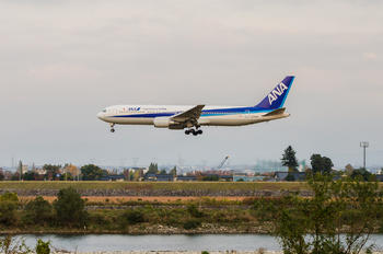 JA8342 - ANA - All Nippon Airways Boeing 767-300