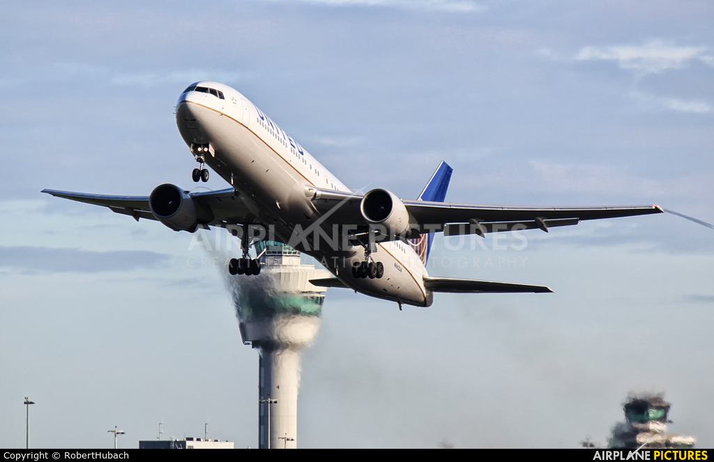 United Airlines N662UA aircraft at Amsterdam - Schiphol