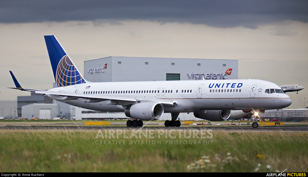 United Airlines N17139 aircraft at London - Heathrow