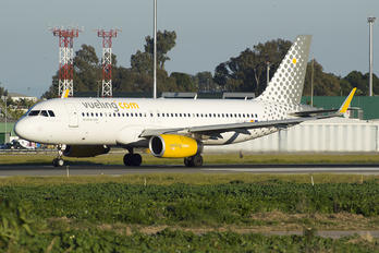 EC-LVV - Vueling Airlines Airbus A320