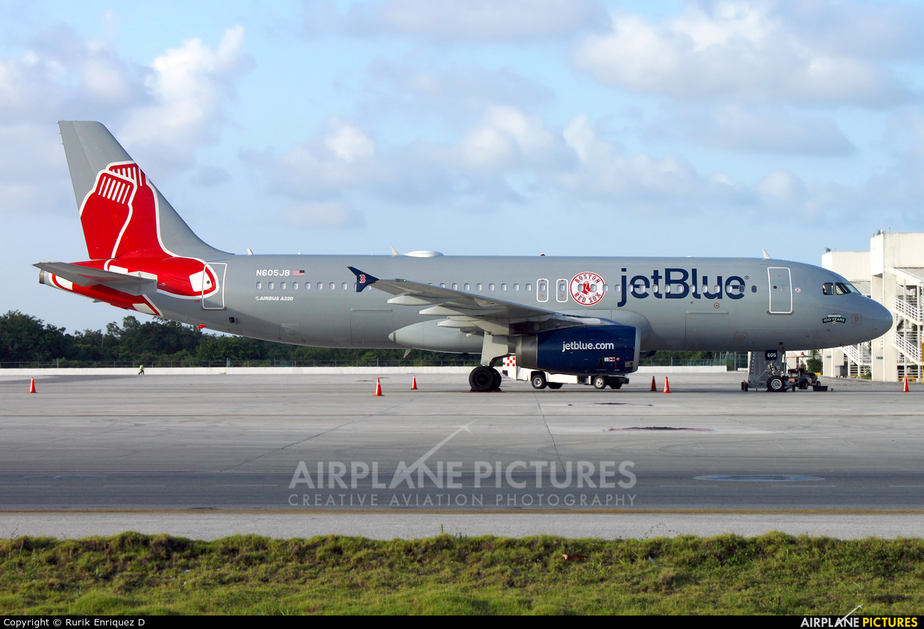 JetBlue Airways N605JB aircraft at Cancun Intl