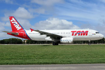 PR-MBB - TAM Airbus A320