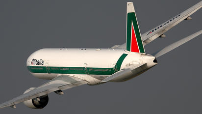 I-DISE - Alitalia Boeing 777-200ER