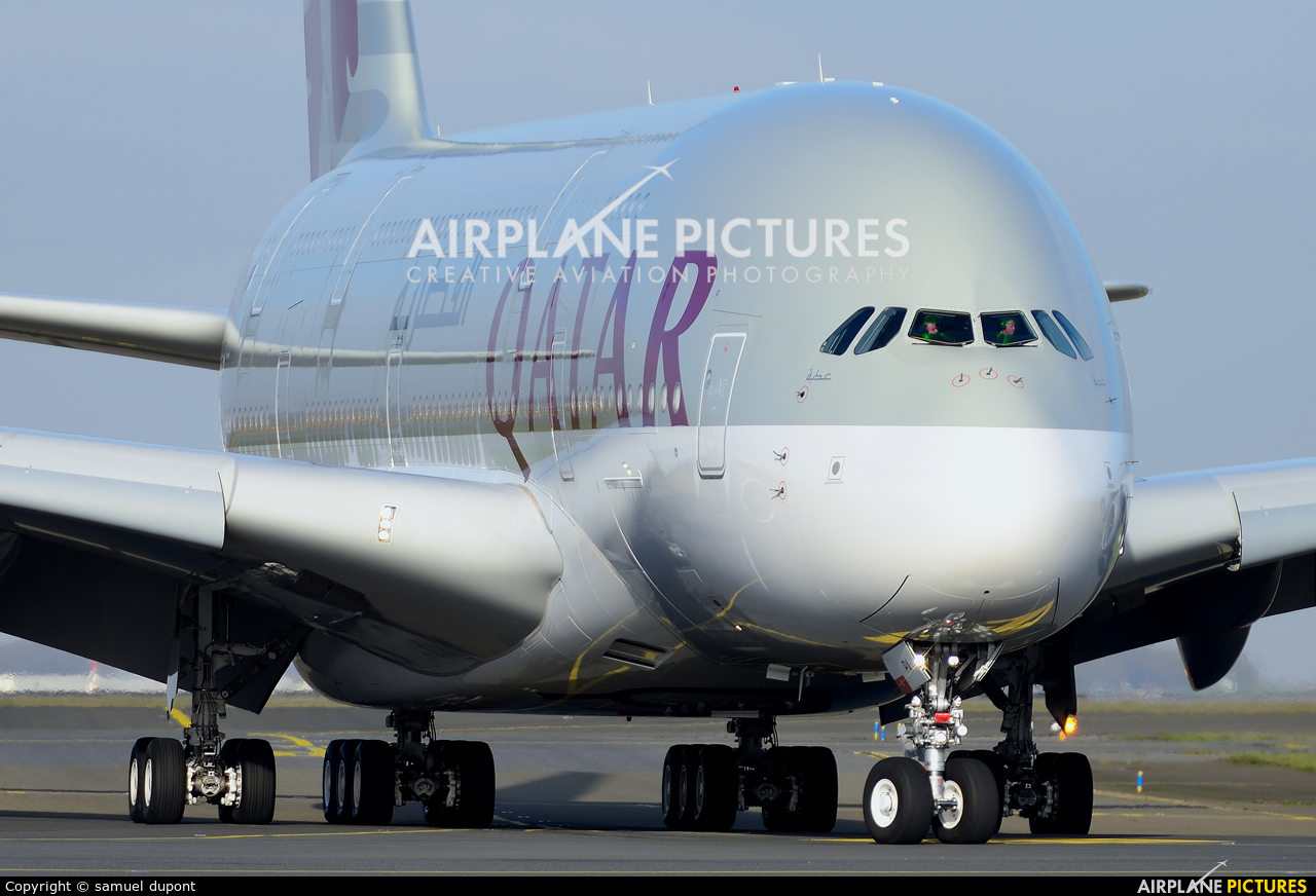 Qatar Airways A7-APA aircraft at Paris - Charles de Gaulle