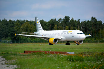 EC-MBM - Vueling Airlines Airbus A320