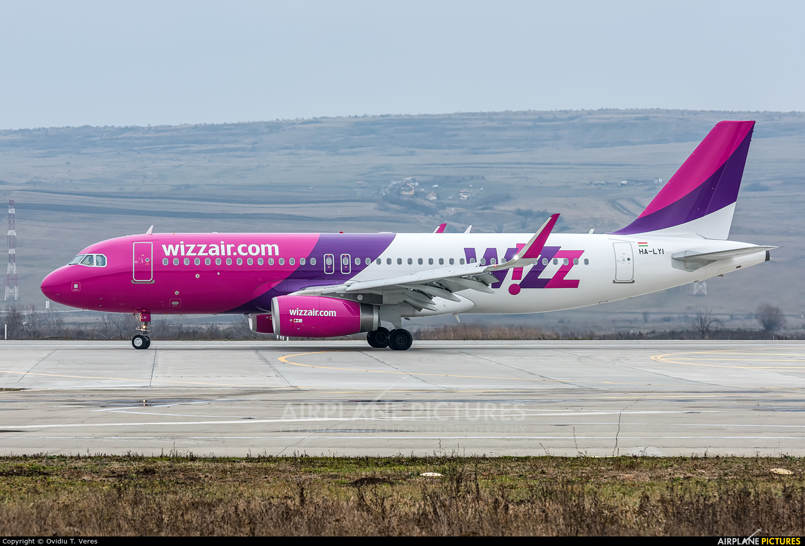 Wizz Air HA-LYI aircraft at Cluj Napoca - Someseni