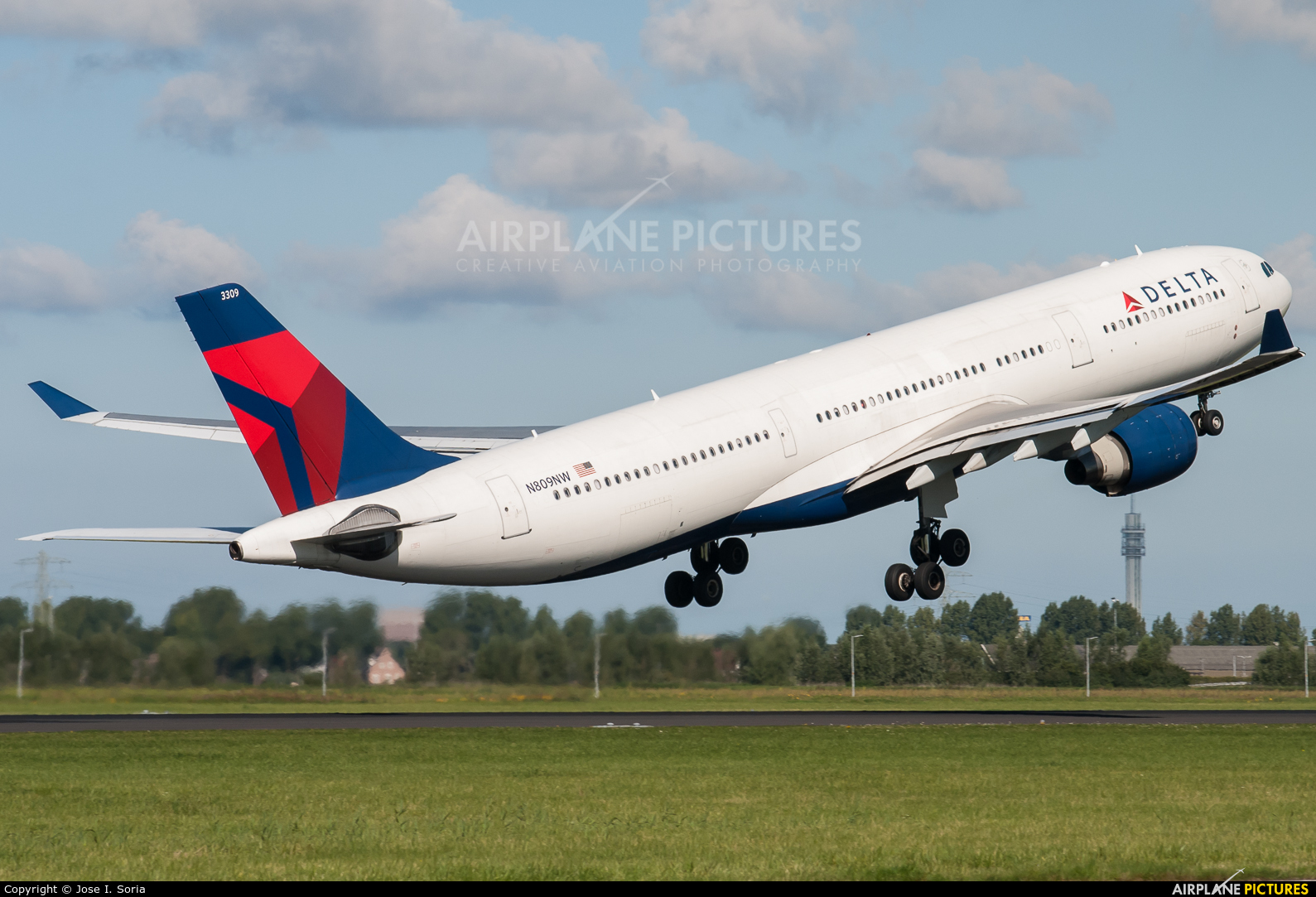 Delta Air Lines N809NW aircraft at Amsterdam - Schiphol