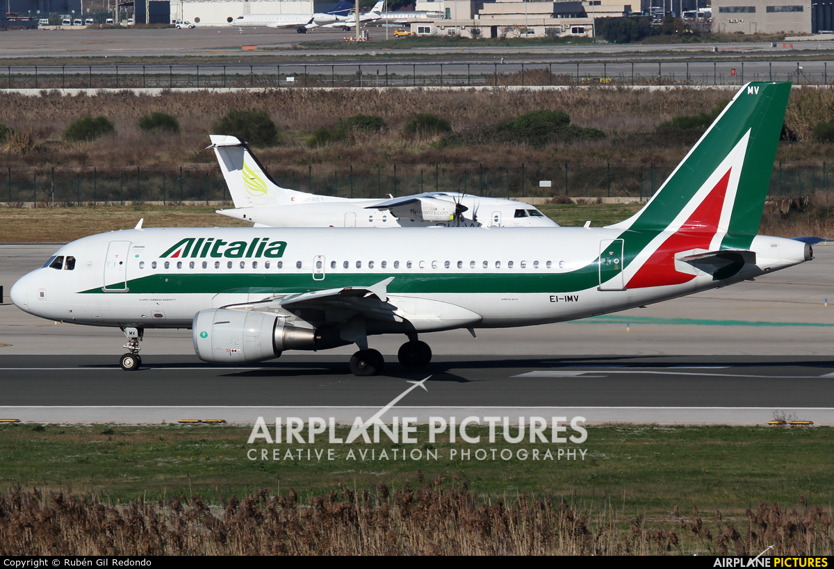 Alitalia EI-IMV aircraft at Barcelona - El Prat