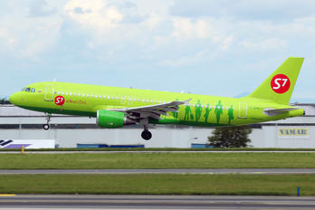 VQ-BPN - S7 Airlines Airbus A320