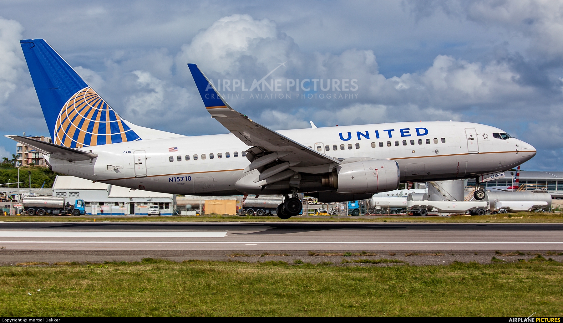 United Airlines N15710 aircraft at Sint Maarten - Princess Juliana Intl