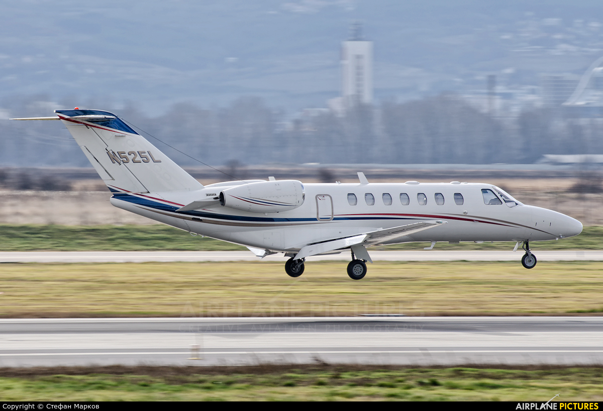 Private N525L aircraft at Sofia