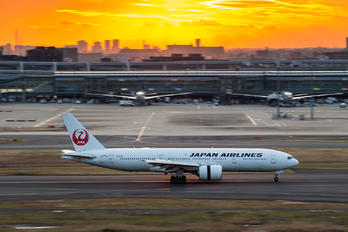 JA711J - JAL - Japan Airlines Boeing 777-200ER
