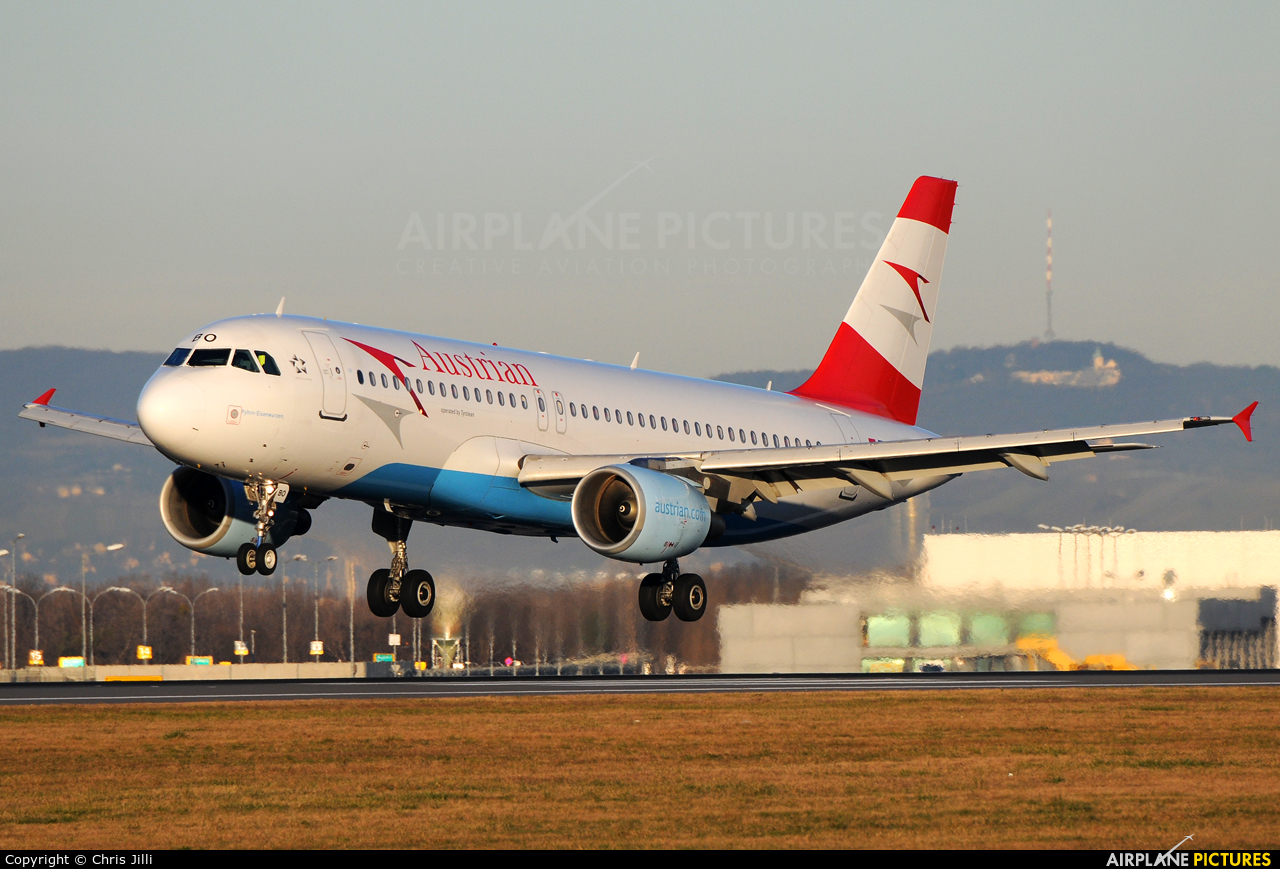 Austrian Airlines/Arrows/Tyrolean OE-LBO aircraft at Vienna - Schwechat