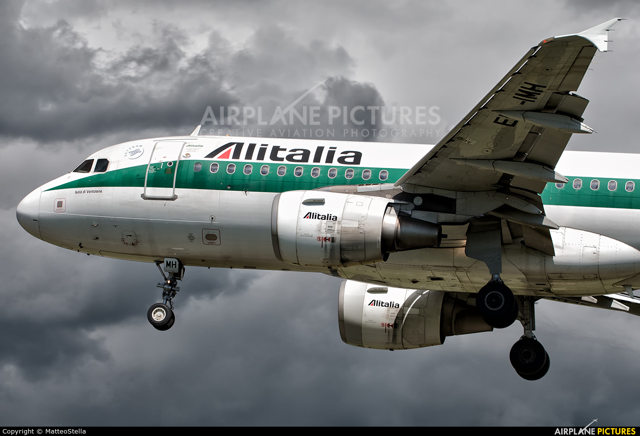 Alitalia EI-IMH aircraft at Milan - Linate