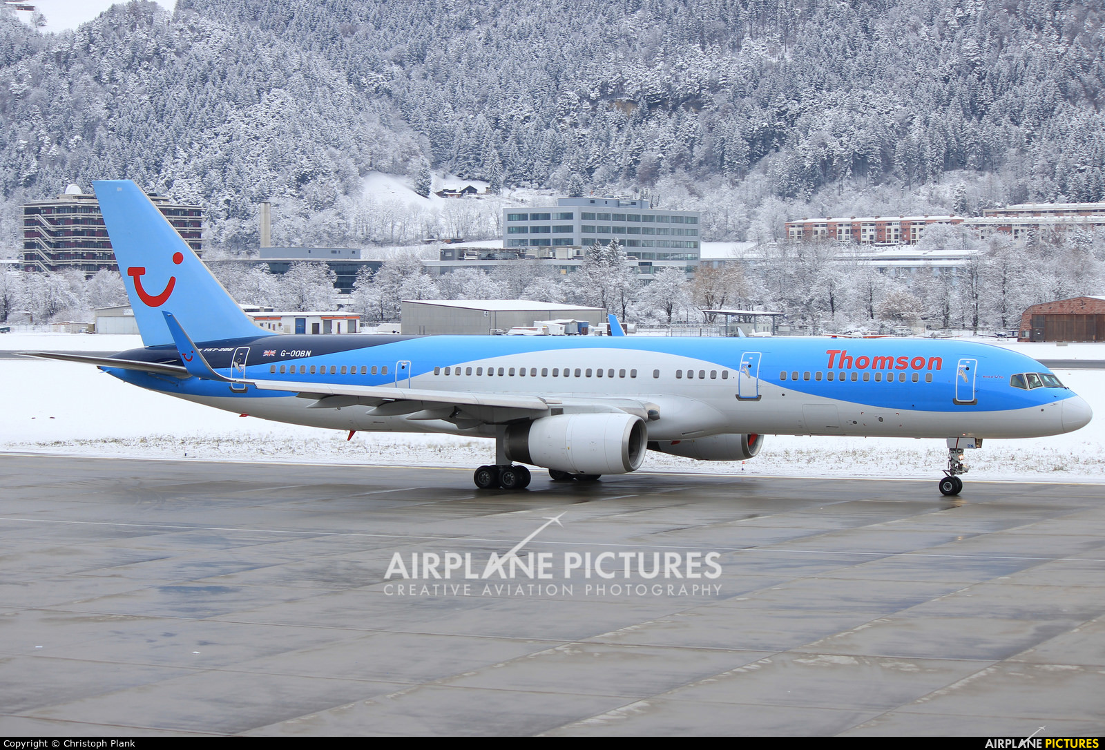 Thomson/Thomsonfly G-OOBN aircraft at Innsbruck