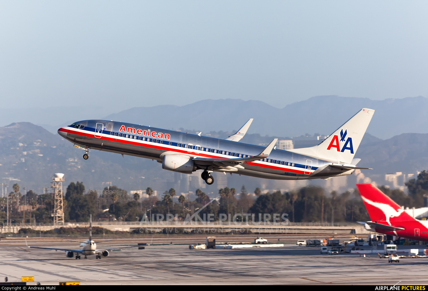 American Airlines N899NN aircraft at Los Angeles Intl