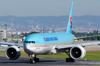 HL8226 - Korean Air Cargo Boeing 777F