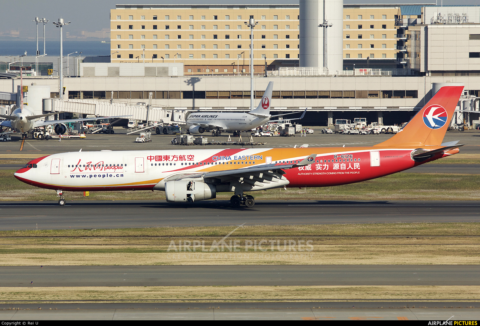China Eastern Airlines B-6126 aircraft at Tokyo - Haneda Intl
