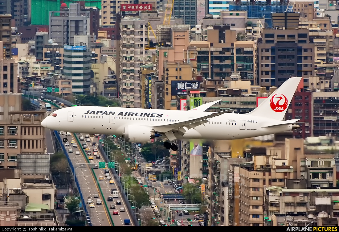 JAL - Japan Airlines JA821J aircraft at Taipei Sung Shan/Songshan Airport