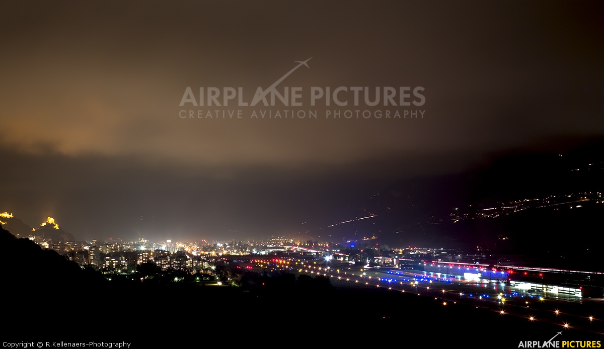 - Airport Overview - aircraft at Sion