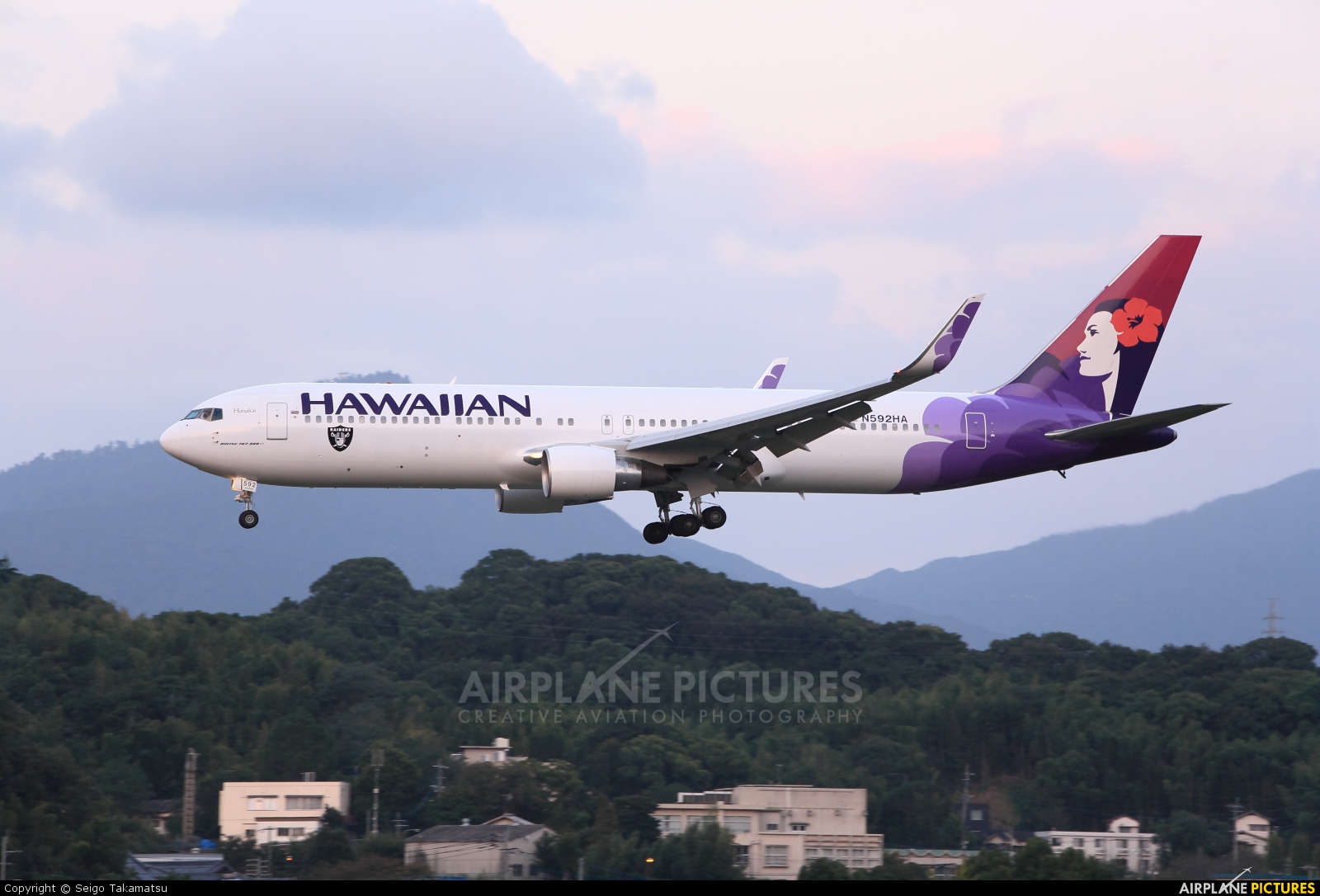 Hawaiian Airlines N592HA aircraft at Fukuoka