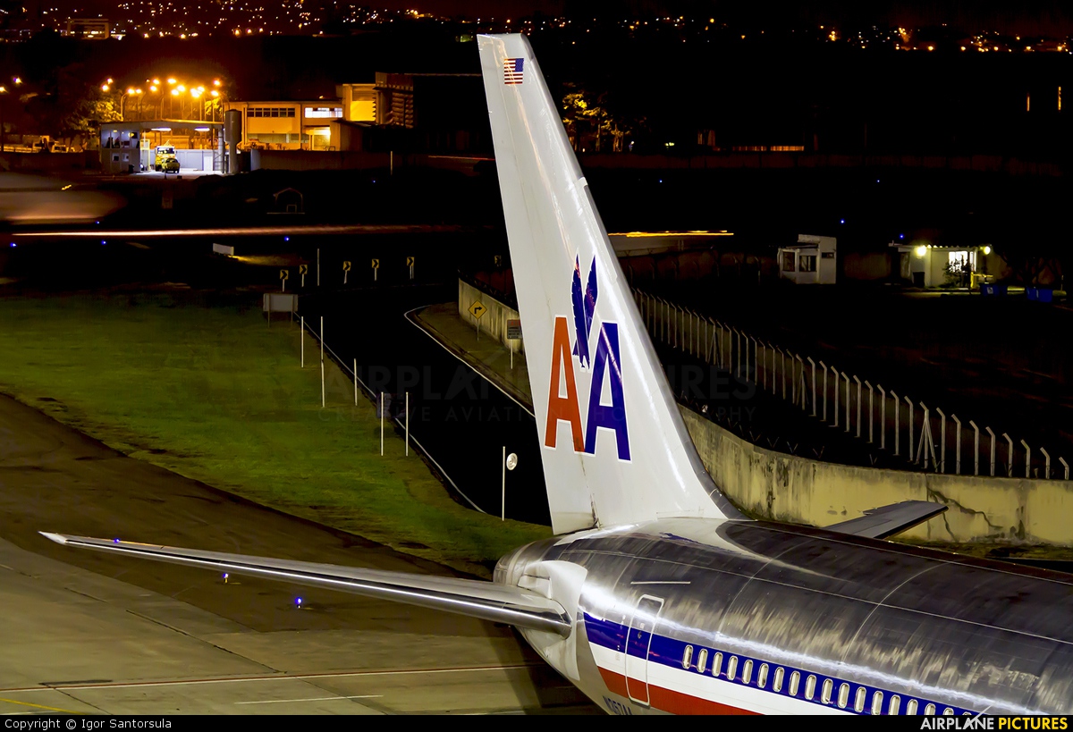 American Airlines N357AA aircraft at Rio de Janeiro/Galeão Intl - Antonio Carlos Jobim