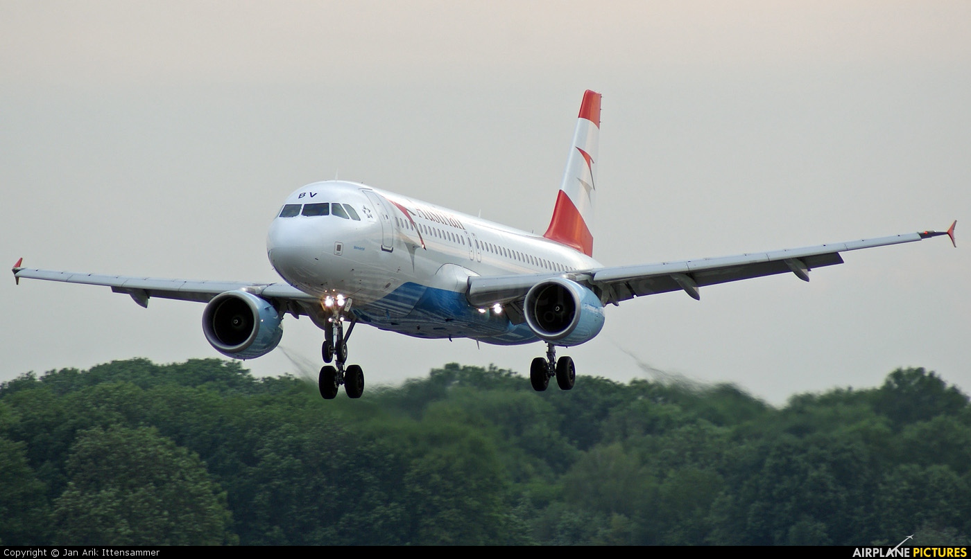 Austrian Airlines/Arrows/Tyrolean OE-LBV aircraft at Linz
