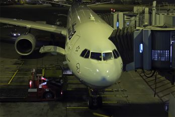 D-AIHP - Lufthansa Airbus A340-600