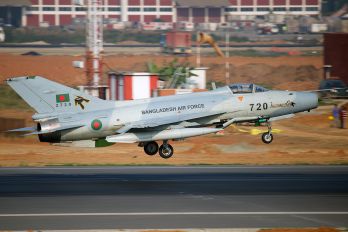 2720 - Bangladesh - Air Force Chengdu F-7BGI