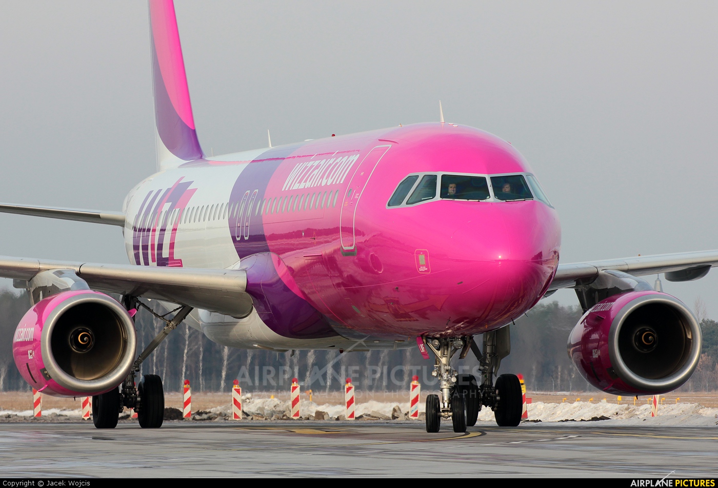 Wizz Air HA-LWF aircraft at Bydgoszcz - Szwederowo