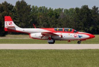 2011 - Poland - Air Force: White & Red Iskras PZL TS-11 Iskra