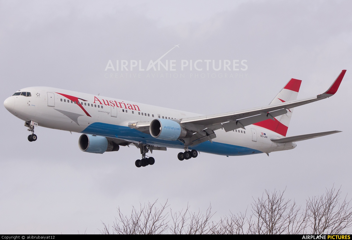 Austrian Airlines/Arrows/Tyrolean OE-LAW aircraft at Toronto - Pearson Intl, ON