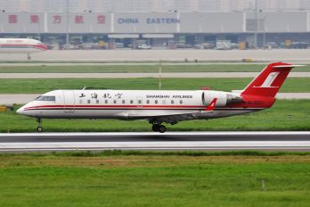 B-3011 - Shanghai Airlines Canadair CL-600 CRJ-200