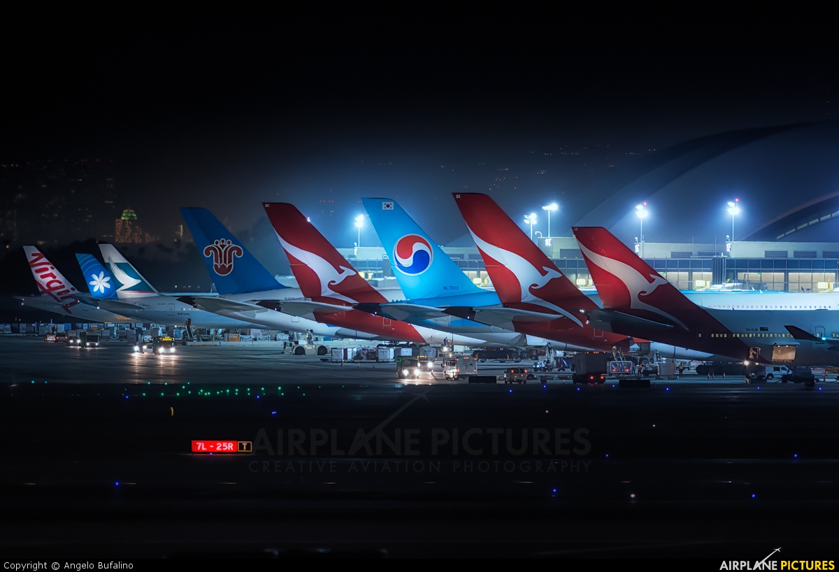 Korean Air HL7613 aircraft at Los Angeles Intl
