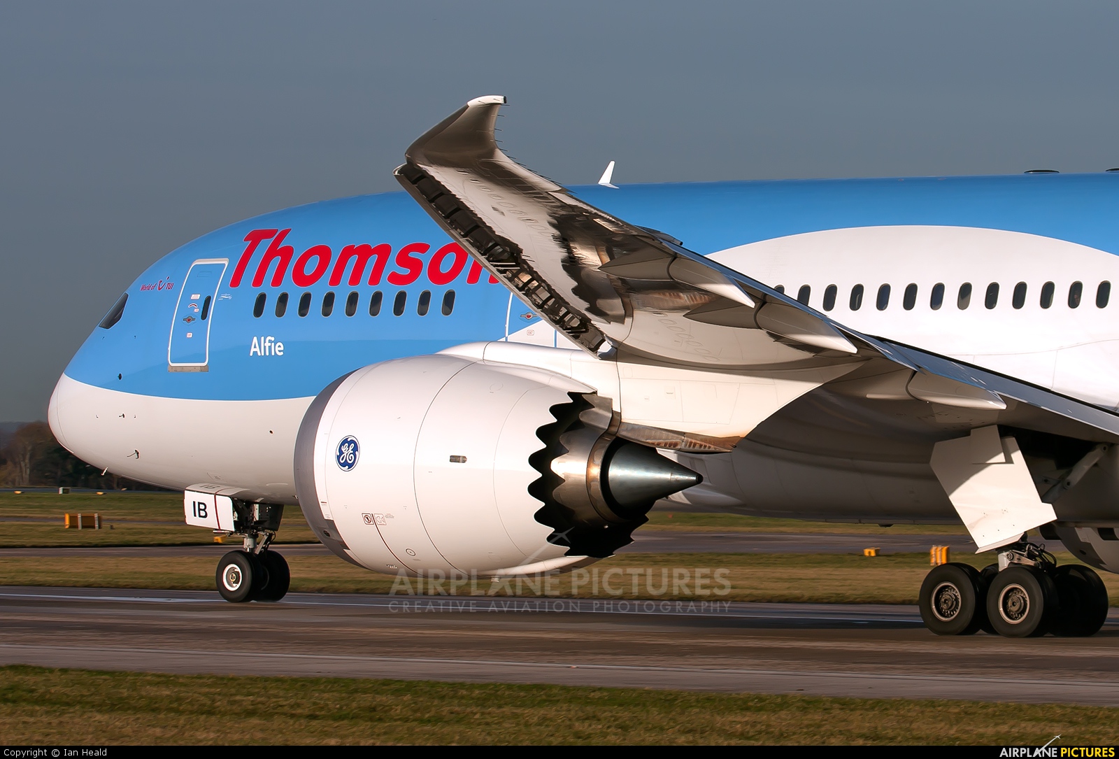 Thomson/Thomsonfly G-TUIB aircraft at Manchester